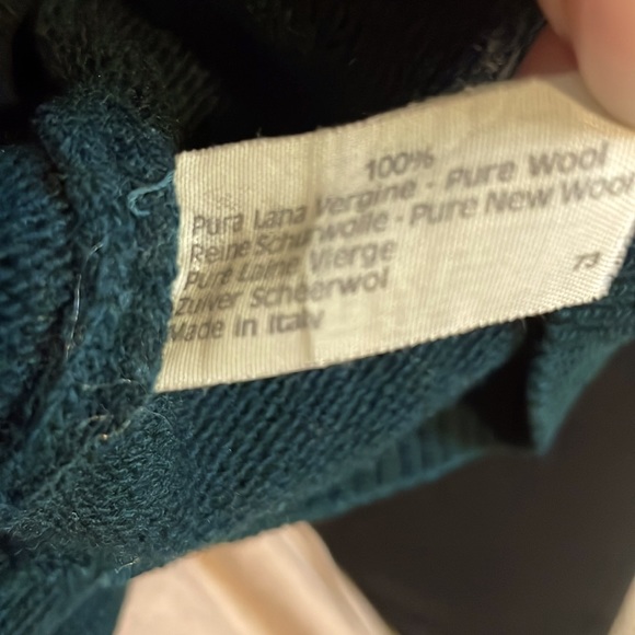 Valentino dark green sweater made in 🇮🇹 V neck with little flaws - Picture 8 of 9